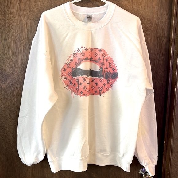 Sweatshirt Lips 👄 LV Print W/ LV Logo On The 👄 Pullover ❌PRICE FIRM❌ NO Offer - Picture 3 of 16